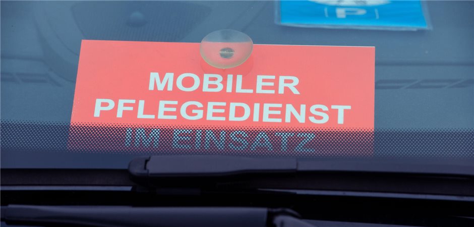 Mobiler Pflegedienst im Einsatz © © Stefan Sauer / ZB / picture alliance